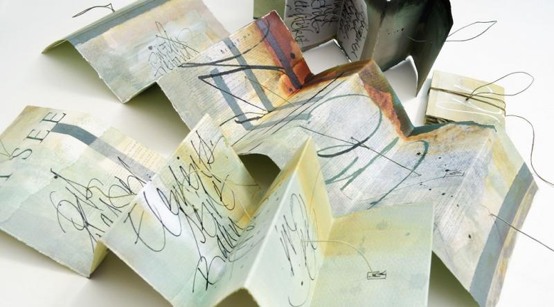Vielseitige Buchobjekte mit Schrift